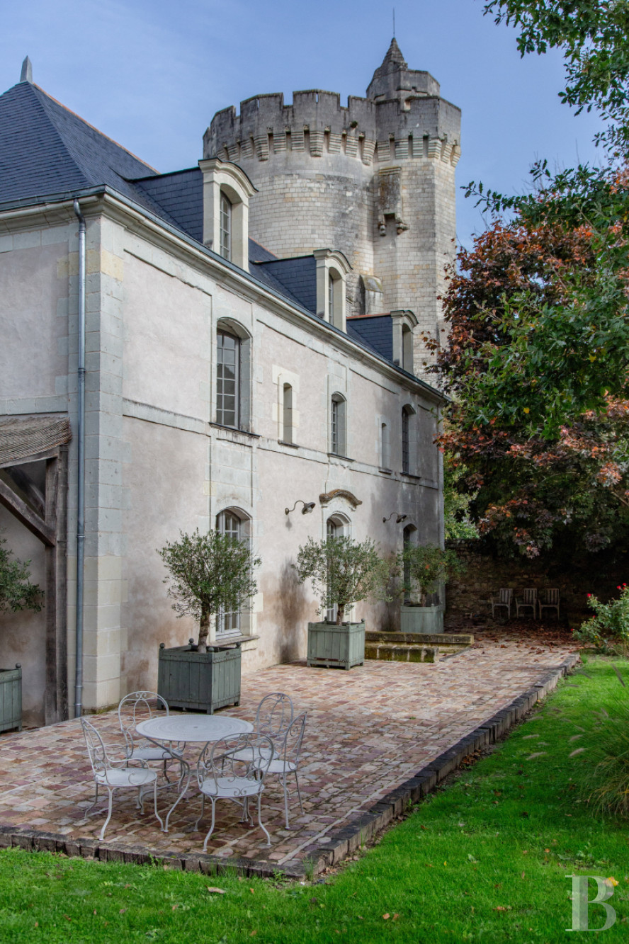 En Anjou, à l’ouest de Saumur,  un ancien presbytère du 18e siècle en bord de Loire pour de calmes séjours - photo  n°3